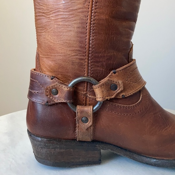 NWT FRYE CARSON HARNESS COGNAC TALL BOOTS SIZE 7M
